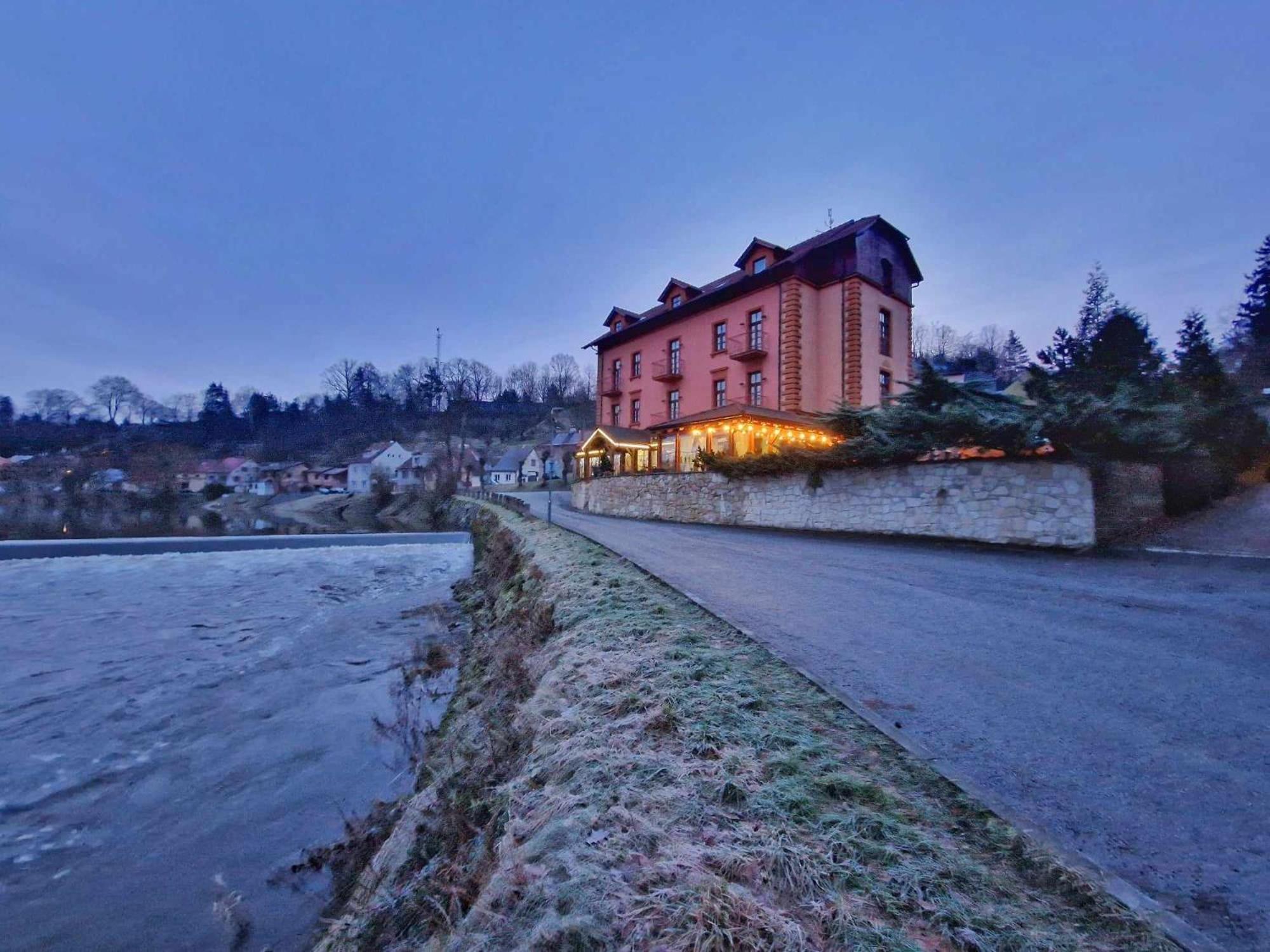 Romantik Hotel Eleonora Tábor Kültér fotó